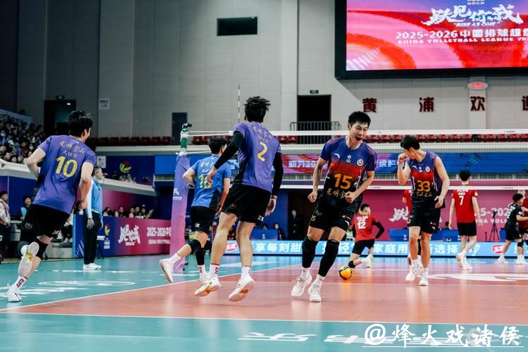 19岁“小孩哥”王泊涵接过金牌教头沈琼15号球衣，中国男排主攻线新星诞生